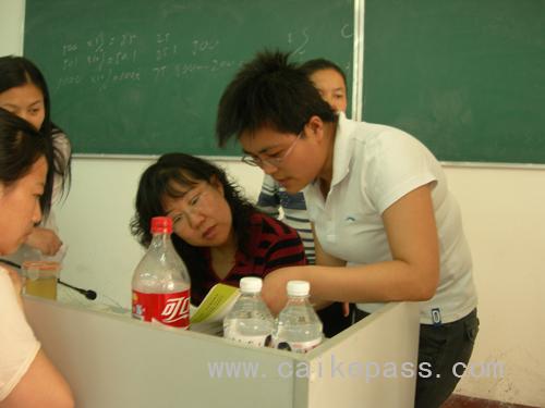 税法老师刘颖为学员解答问题